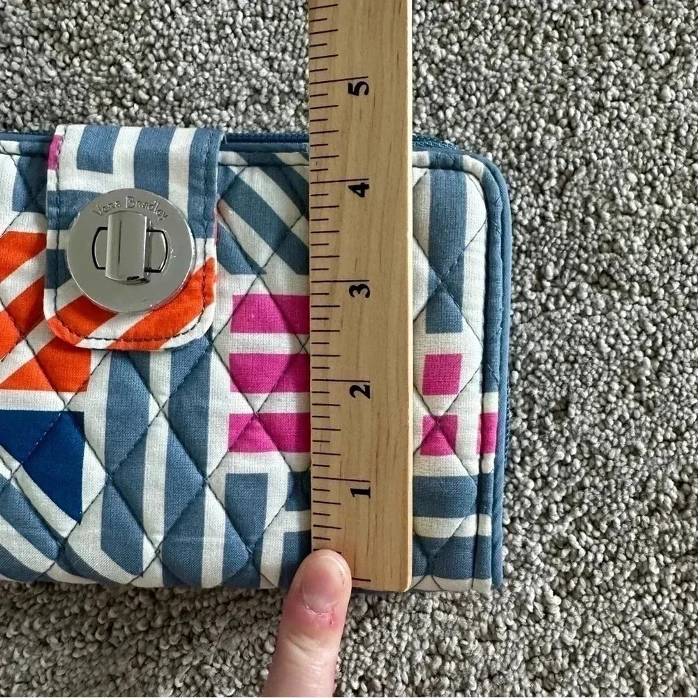 Vera‎ Bradley RFID TurnLock Wallet in Geo Medallions